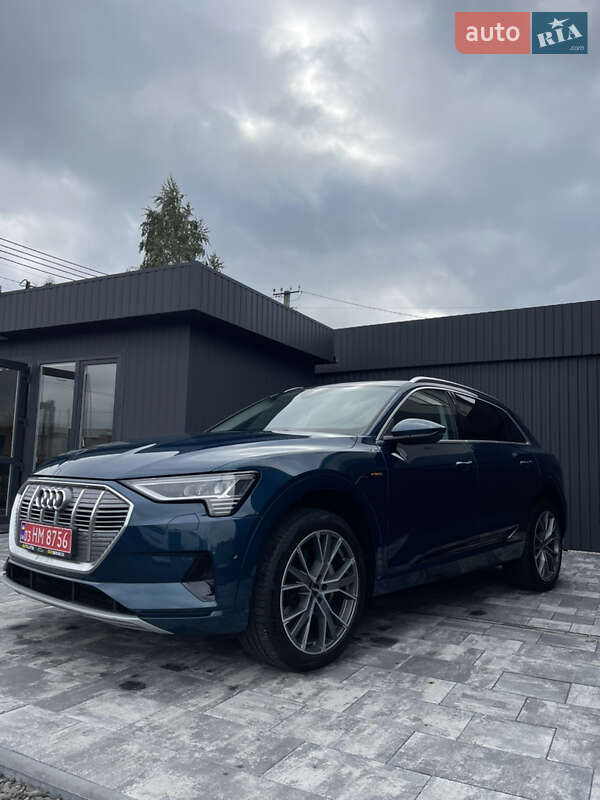Внедорожник / Кроссовер Audi e-tron 2020 в 