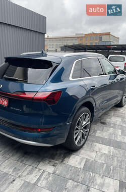 Внедорожник / Кроссовер Audi e-tron 2020 в 