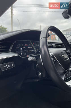 Внедорожник / Кроссовер Audi e-tron 2020 в 