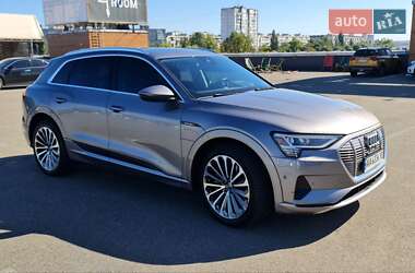 Позашляховик / Кросовер Audi e-tron 2019 в 