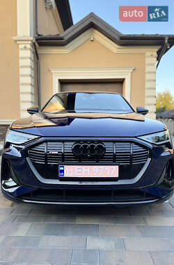 Внедорожник / Кроссовер Audi e-tron 2022 в 