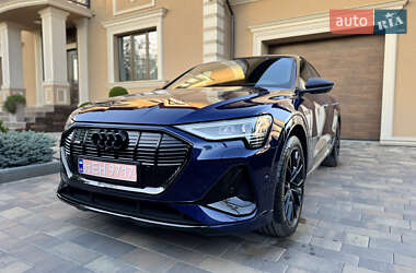 Внедорожник / Кроссовер Audi e-tron 2022 в 