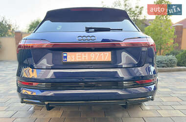 Внедорожник / Кроссовер Audi e-tron 2022 в 