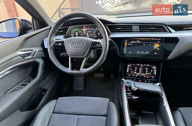 Внедорожник / Кроссовер Audi e-tron 2022 в 