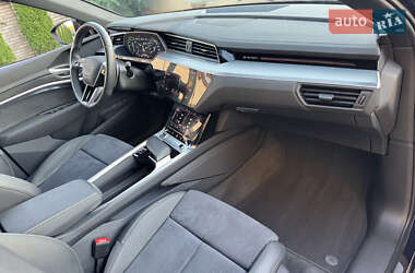 Внедорожник / Кроссовер Audi e-tron 2022 в 