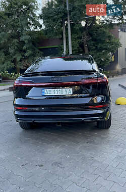 Внедорожник / Кроссовер Audi e-tron 2020 в 
