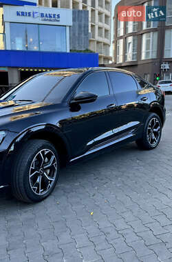 Внедорожник / Кроссовер Audi e-tron 2020 в 