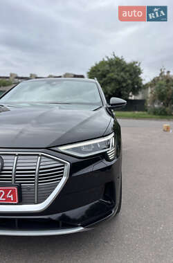 Позашляховик / Кросовер Audi e-tron 2019 в 