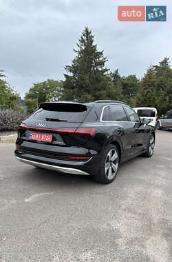 Позашляховик / Кросовер Audi e-tron 2019 в 