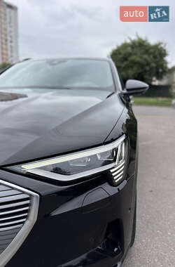 Позашляховик / Кросовер Audi e-tron 2019 в 