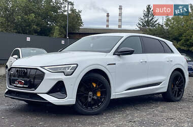 Внедорожник / Кроссовер Audi e-tron 2022 в 