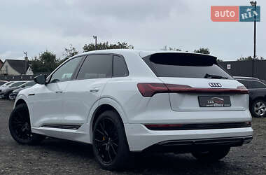 Внедорожник / Кроссовер Audi e-tron 2022 в 