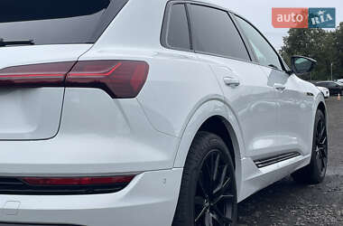 Внедорожник / Кроссовер Audi e-tron 2022 в 