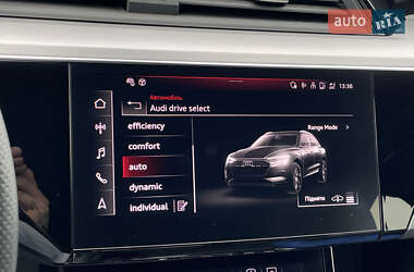 Внедорожник / Кроссовер Audi e-tron 2022 в 