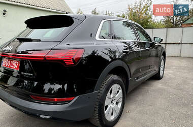 Внедорожник / Кроссовер Audi e-tron 2021 в 