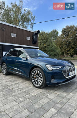 Позашляховик / Кросовер Audi e-tron 2021 в 
