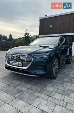 Позашляховик / Кросовер Audi e-tron 2021 в 