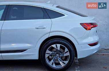 Позашляховик / Кросовер Audi e-tron 2020 в 