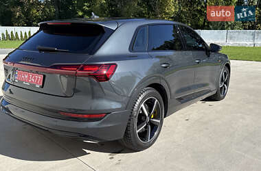 Внедорожник / Кроссовер Audi e-tron 2020 в 
