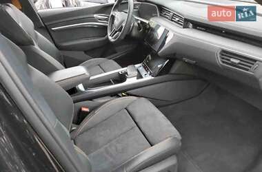 Внедорожник / Кроссовер Audi e-tron 2022 в 