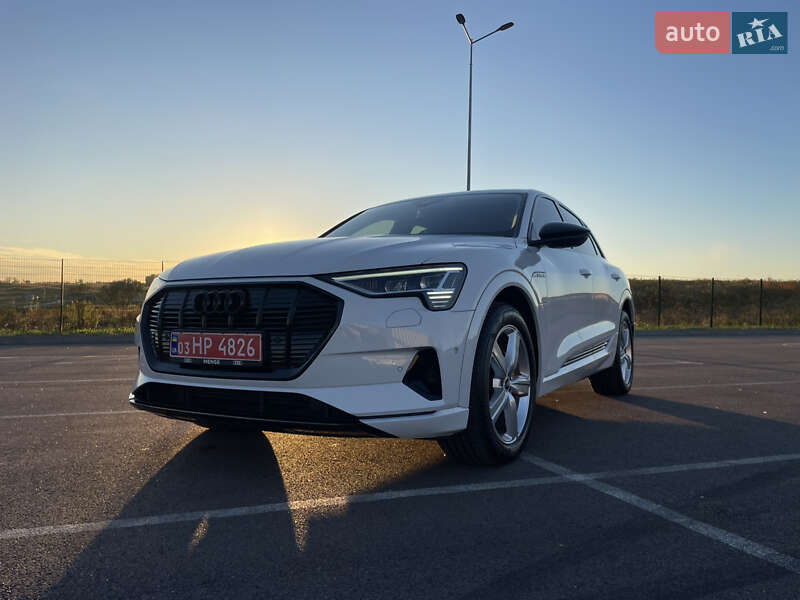 Внедорожник / Кроссовер Audi e-tron 2023 в 