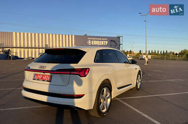 Внедорожник / Кроссовер Audi e-tron 2023 в 