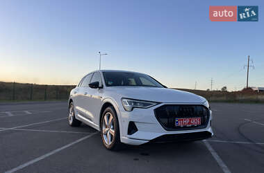 Внедорожник / Кроссовер Audi e-tron 2023 в 