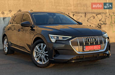 Позашляховик / Кросовер Audi e-tron 2021 в 