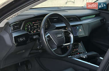 Позашляховик / Кросовер Audi e-tron 2021 в 