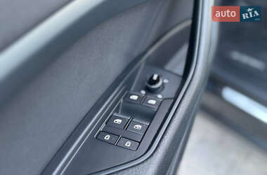 Позашляховик / Кросовер Audi e-tron 2020 в 