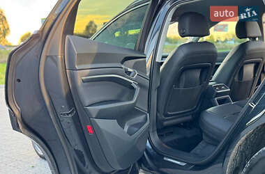 Позашляховик / Кросовер Audi e-tron 2020 в 