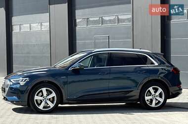 Внедорожник / Кроссовер Audi e-tron 2021 в 