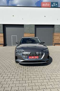 Позашляховик / Кросовер Audi e-tron 2019 в 