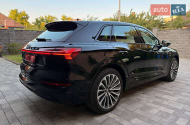 Позашляховик / Кросовер Audi e-tron 2020 в 