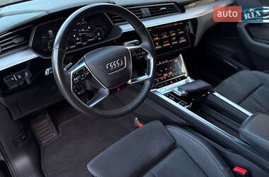Позашляховик / Кросовер Audi e-tron 2020 в 