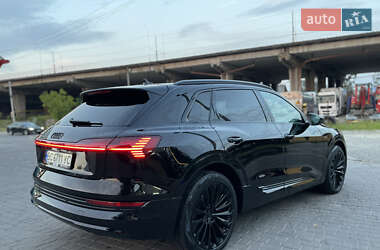 Позашляховик / Кросовер Audi e-tron 2019 в 