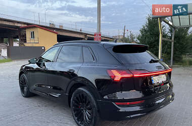 Позашляховик / Кросовер Audi e-tron 2019 в 