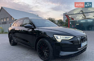 Позашляховик / Кросовер Audi e-tron 2019 в 