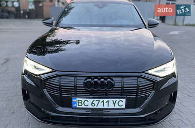 Позашляховик / Кросовер Audi e-tron 2019 в 