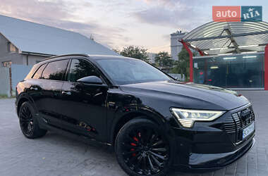 Позашляховик / Кросовер Audi e-tron 2019 в 