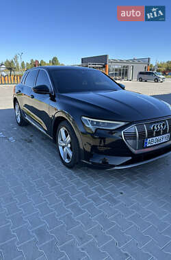 Внедорожник / Кроссовер Audi e-tron 2019 в 