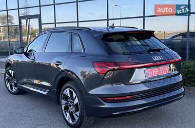Позашляховик / Кросовер Audi e-tron 2021 в 