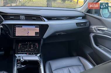 Позашляховик / Кросовер Audi e-tron 2021 в 