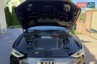Внедорожник / Кроссовер Audi e-tron 2019 в 