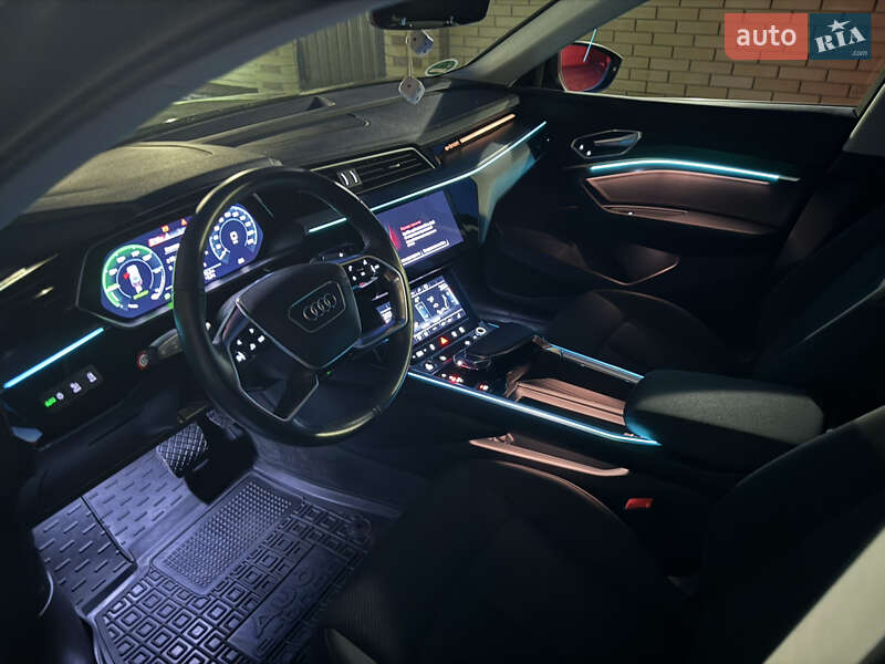 Позашляховик / Кросовер Audi e-tron 2021 в Житомирі