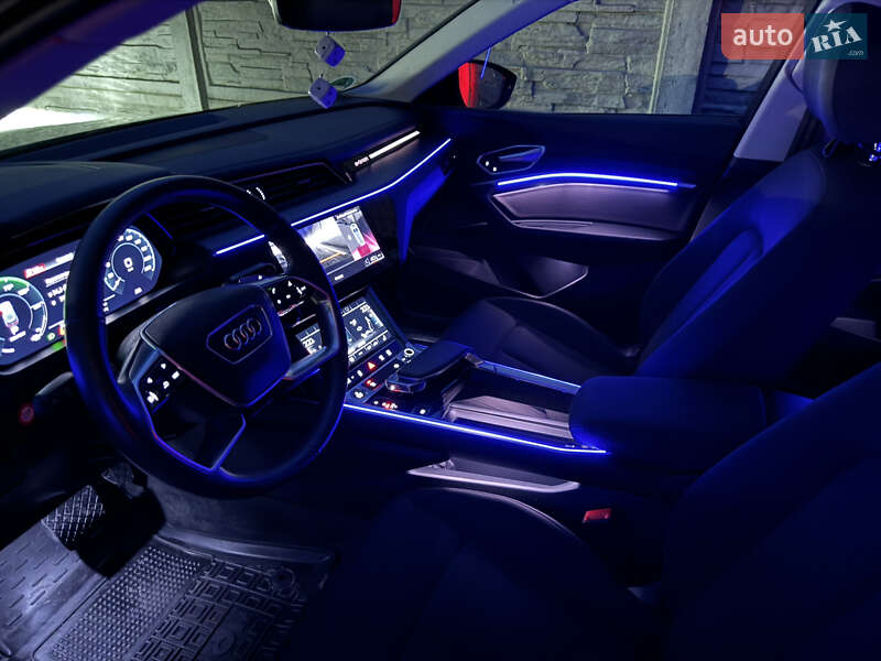 Позашляховик / Кросовер Audi e-tron 2021 в Житомирі