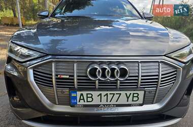 Позашляховик / Кросовер Audi e-tron 2021 в 