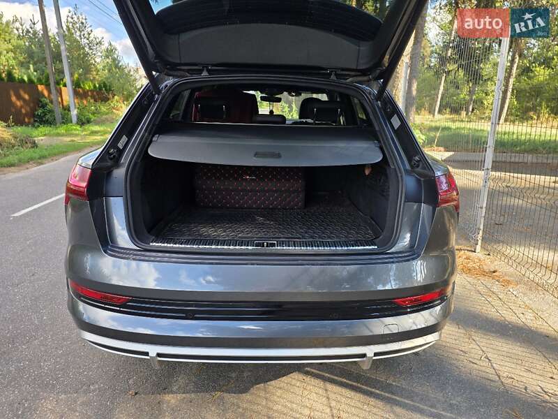 Позашляховик / Кросовер Audi e-tron 2021 в Вінниці