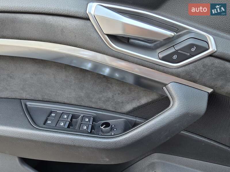 Позашляховик / Кросовер Audi e-tron 2021 в Вінниці