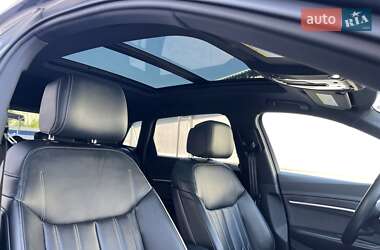 Позашляховик / Кросовер Audi e-tron 2019 в 